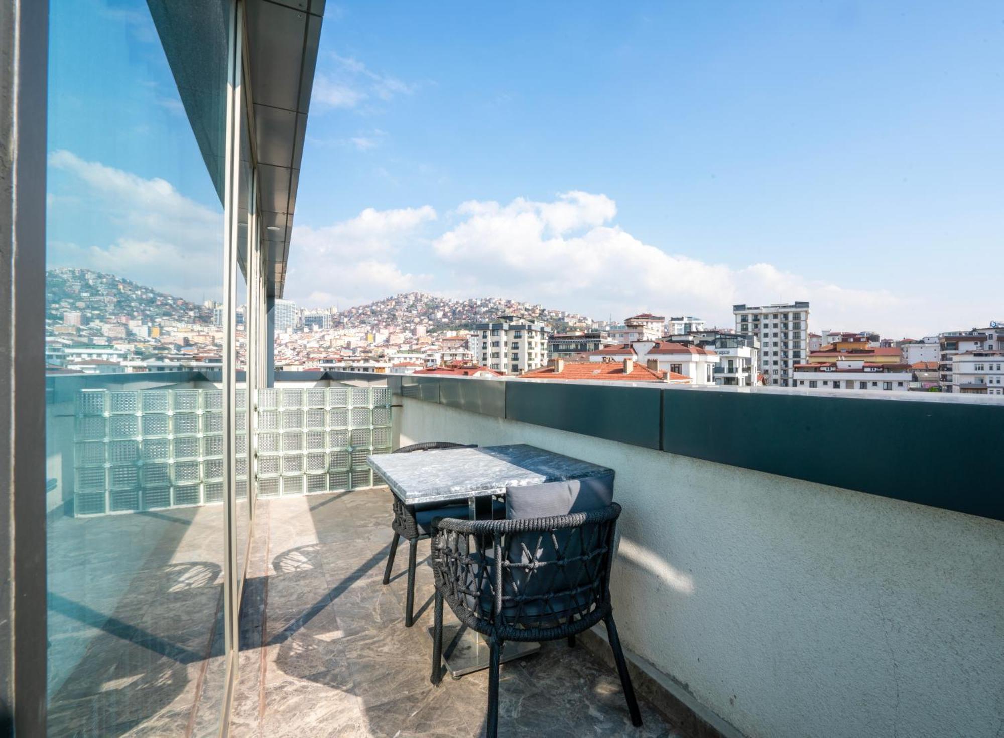 216 Ruby Suite — Photos 3